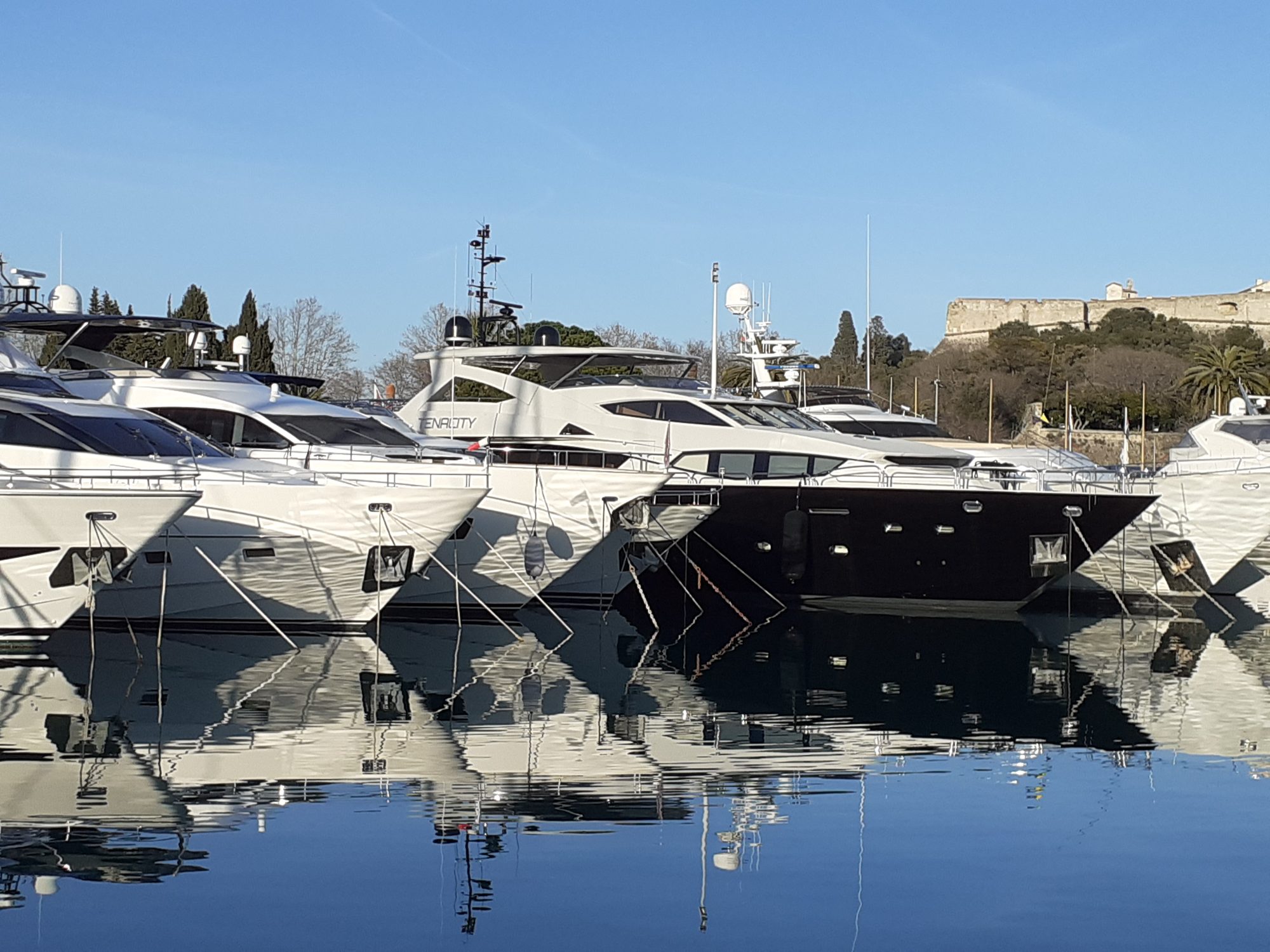 Yacht Wrapping & Surface Protection.